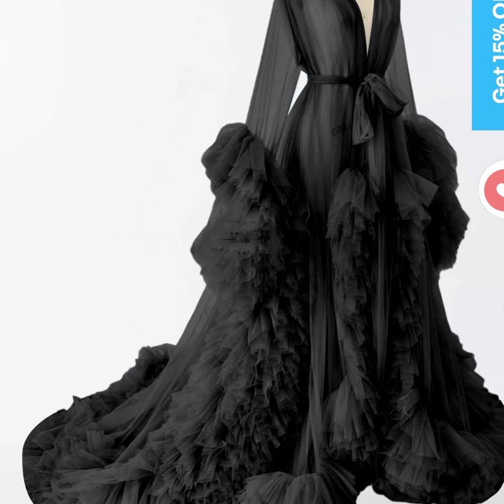 Elegant Black Ruffled Tulle Evening Gown
